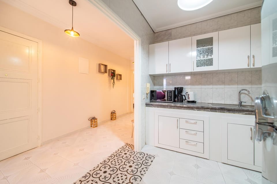 Bed, Coffee/tea facilities, Kitchen or kitchenette, Photo of the whole room, Bedroom, minibar, stove
