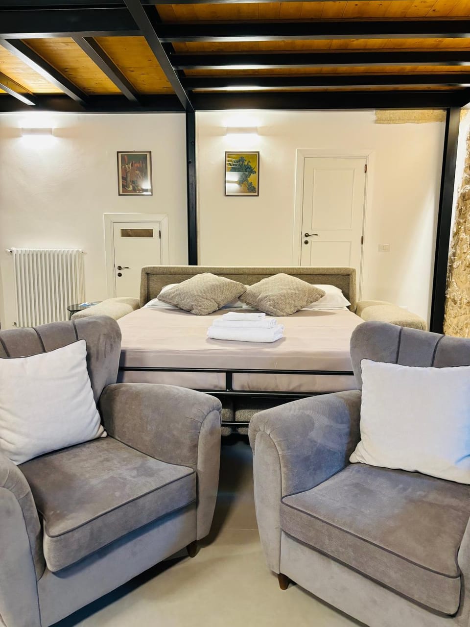 Communal lounge/ TV room