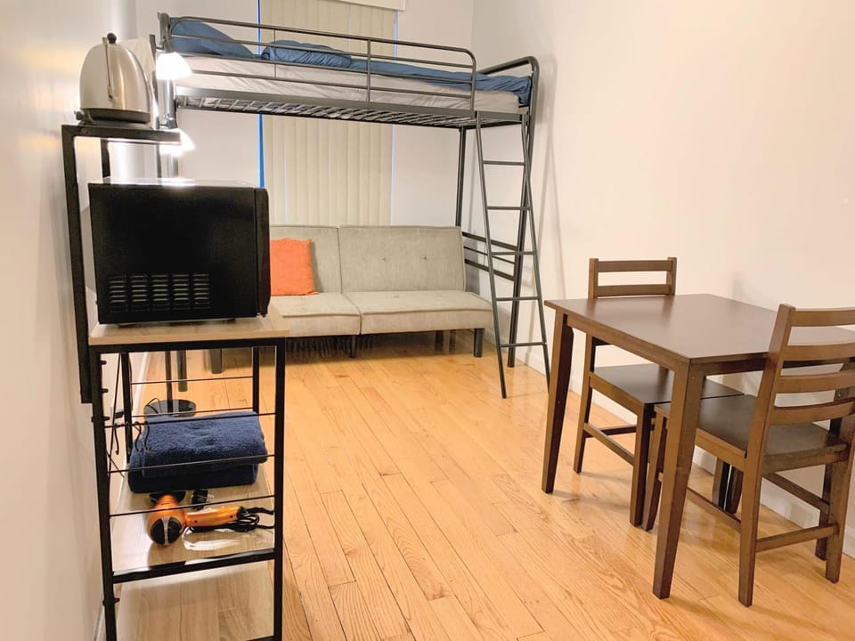 Shered bathroom 4 SofaBed + loftbed + kitchen Apartment in Midtown