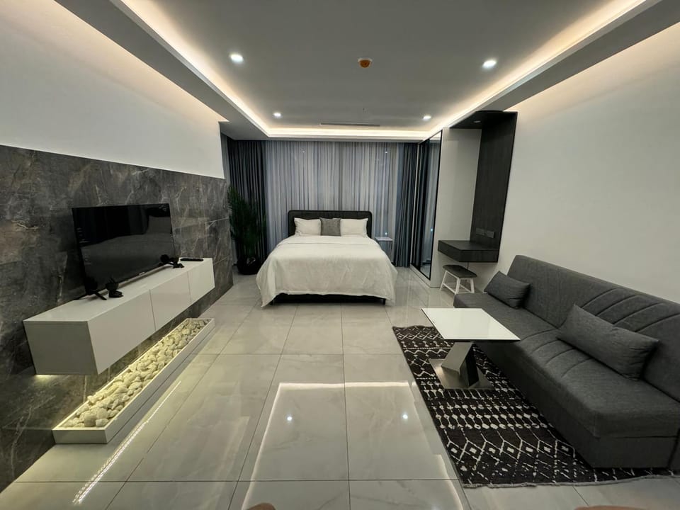 Bed, TV and multimedia, Living room