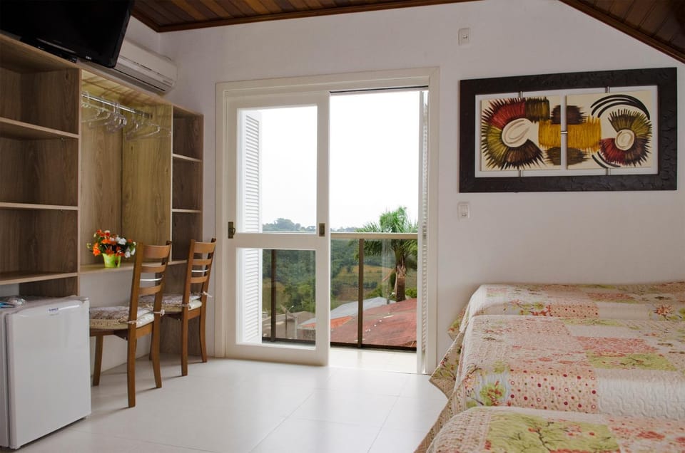 Bed, TV and multimedia, Balcony/Terrace, Bedroom, City view, Garden view, Mountain view, Area and facilities, Quiet street view