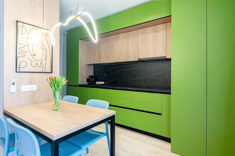 Kitchen or kitchenette, Dining area