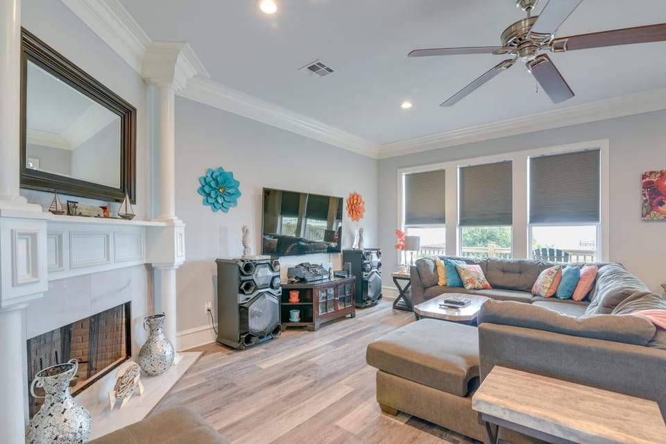 Pet-Friendly Port Arthur Retreat w/ Fishing Pier! House in Port Arthur