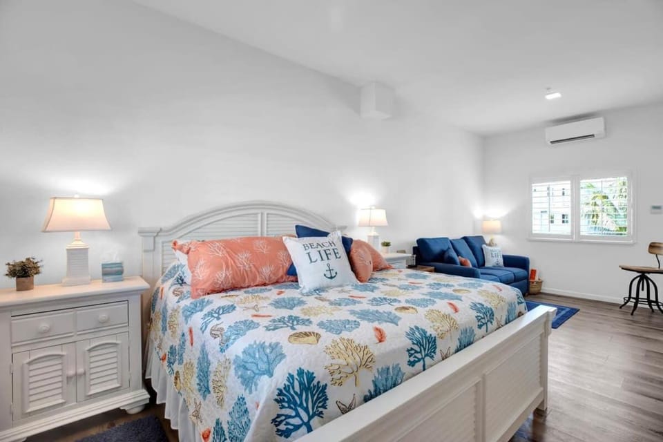Carney's Reef NEW 1B 1B Pool Patio House in Marathon