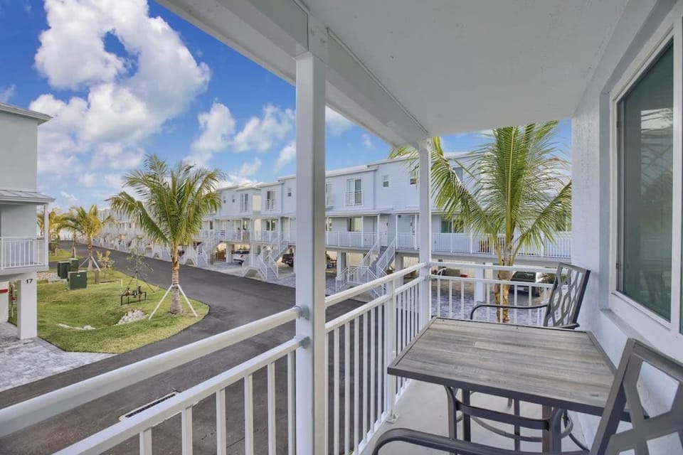 Carney's Reef NEW 1B 1B Pool Patio House in Marathon