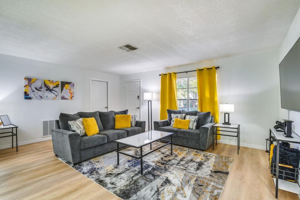 6 Mi to Weeki Wachee Springs: Family Getaway House in Spring Hill