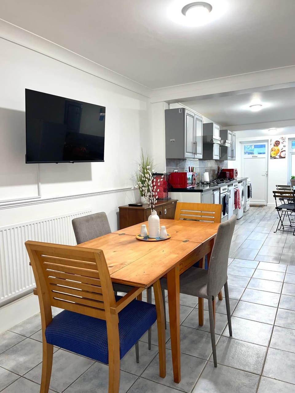 Communal lounge/ TV room, TV and multimedia, Kitchen or kitchenette, Dining area, oven