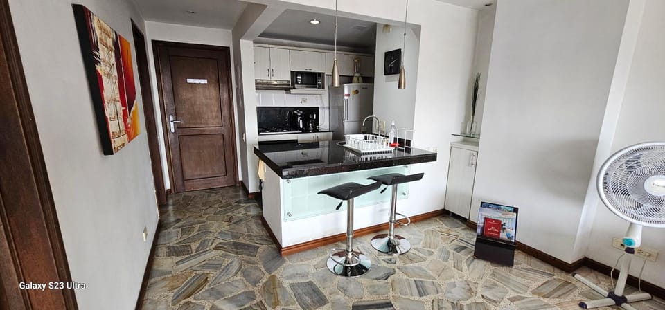 Communal lounge/ TV room, TV and multimedia, Kitchen or kitchenette, Dining area, oven, pet friendly, stove, air conditioner