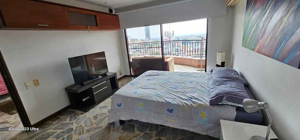 Communal lounge/ TV room, Bed, TV and multimedia, Living room, Photo of the whole room, Bedroom