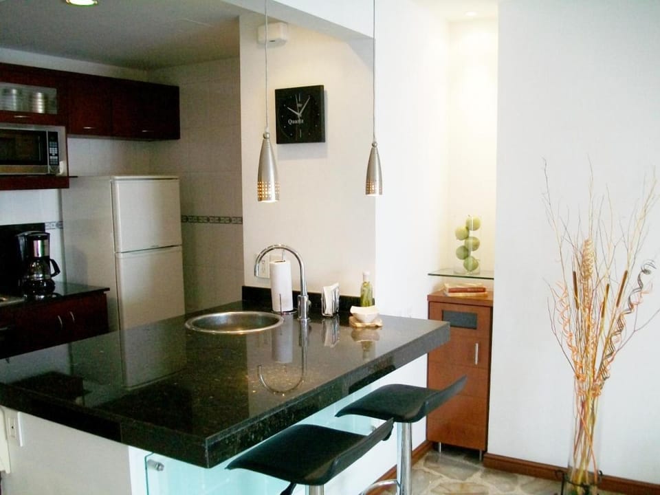 Dining area, oven, pet friendly, stove, kitchen