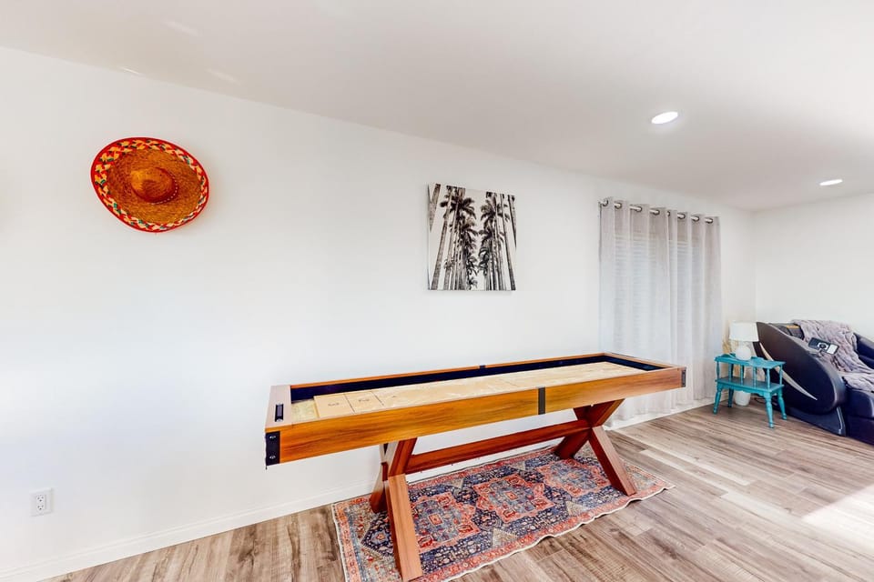 Dog-Friendly Home: Saltwater Pool, Fire Pit, Games House in San Diego