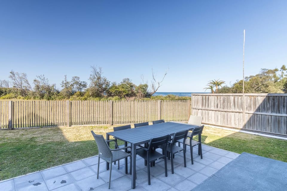 Beachside Cottage House in Berrara