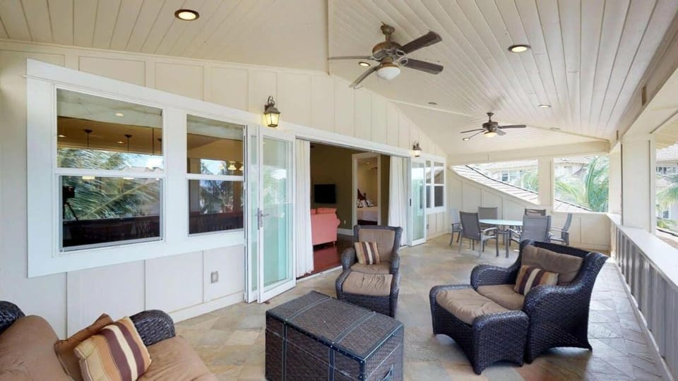 Elegant Poolside Penthouse w Private Elevator Villa in Poipu