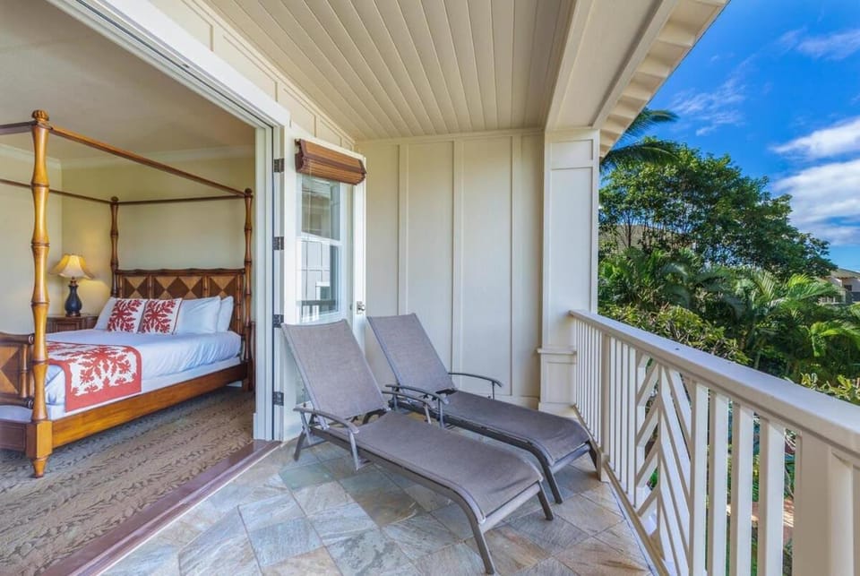 Elegant Poolside Penthouse w Private Elevator Villa in Poipu