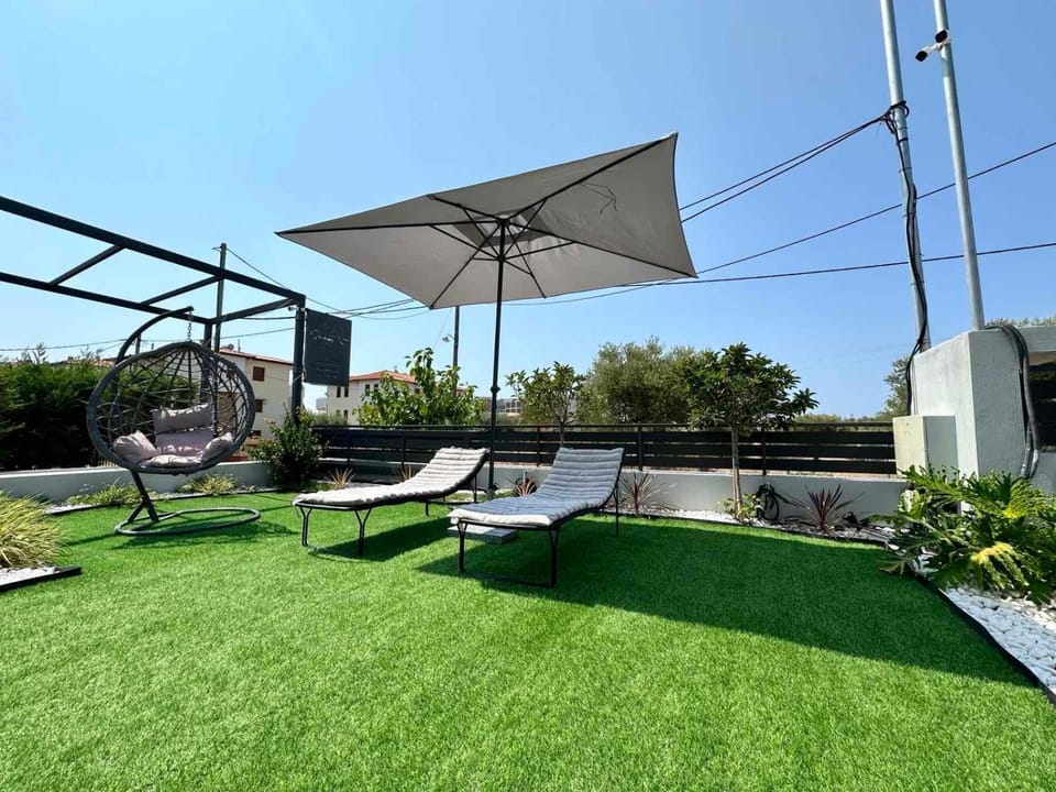 Patio, Garden, Seating area, sunbed