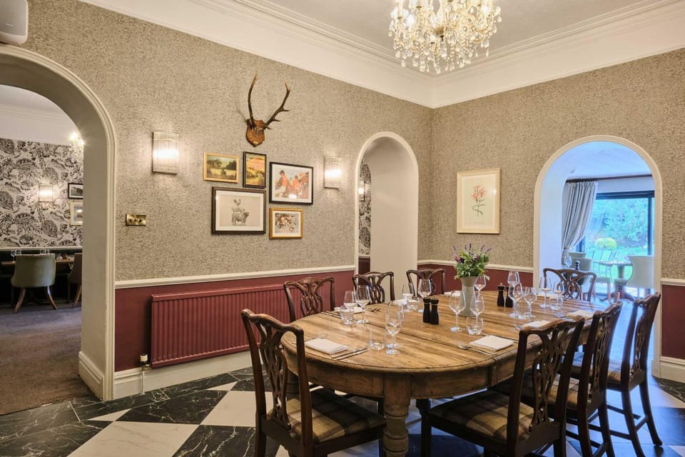 Restaurant/places to eat, Dining area