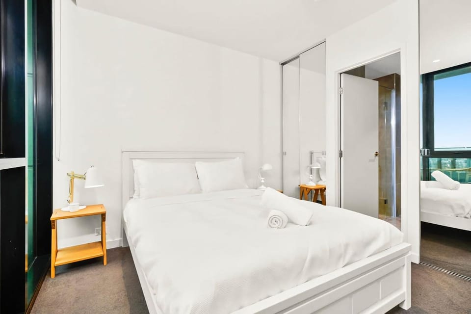 Mr Clarke - Prime Cityscape with Parking Apartment in Southbank