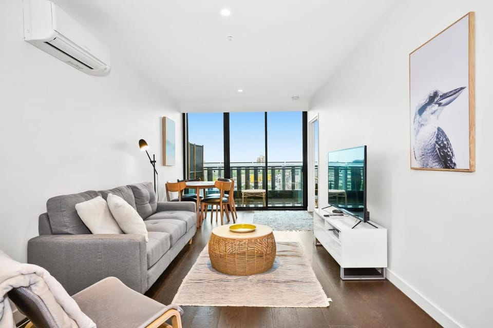 Mr Clarke - Prime Cityscape with Parking Apartment in Southbank