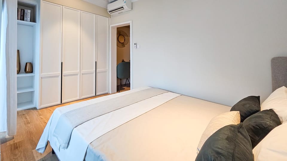 Bed, Photo of the whole room, Bedroom, wardrobe