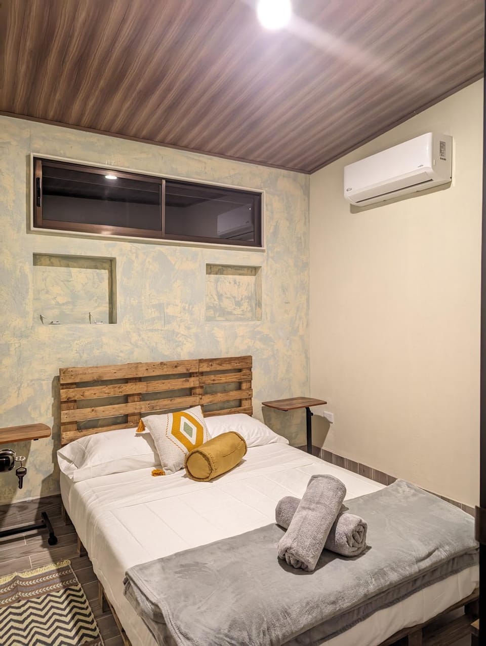 Bedroom, towels, air conditioner