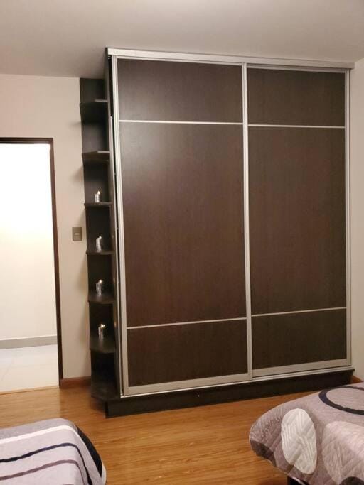 Apartamento todo equipado familiar, espacioso seguro y céntrico Apartment in Cochabamba