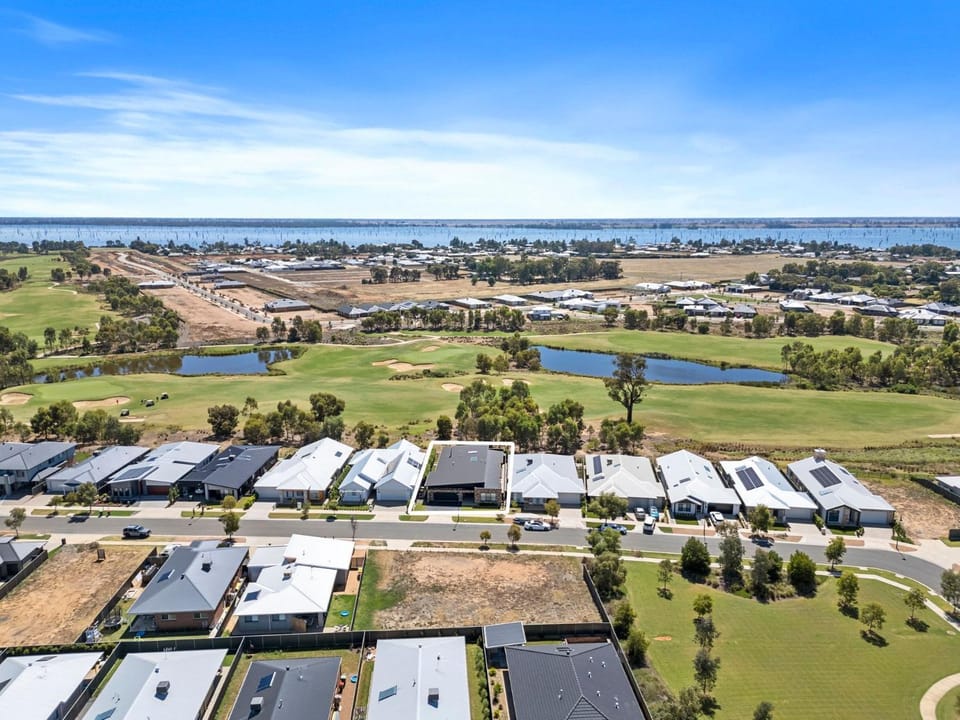 45 On Fairway House in Yarrawonga