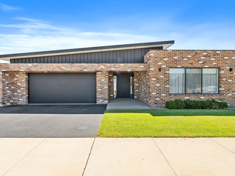 45 On Fairway House in Yarrawonga