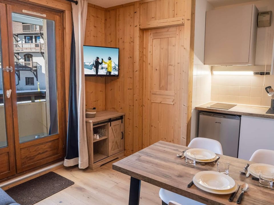 Appartement Moderne à Val Thorens - 4 pers, 1 Chambre + Cabine, Balcon Sud, Ski aux Pieds - FR-1-637-74 Cabin in Les Allues