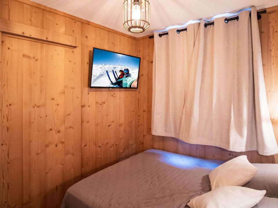 Appartement Moderne à Val Thorens - 4 pers, 1 Chambre + Cabine, Balcon Sud, Ski aux Pieds - FR-1-637-74 Cabin in Les Allues