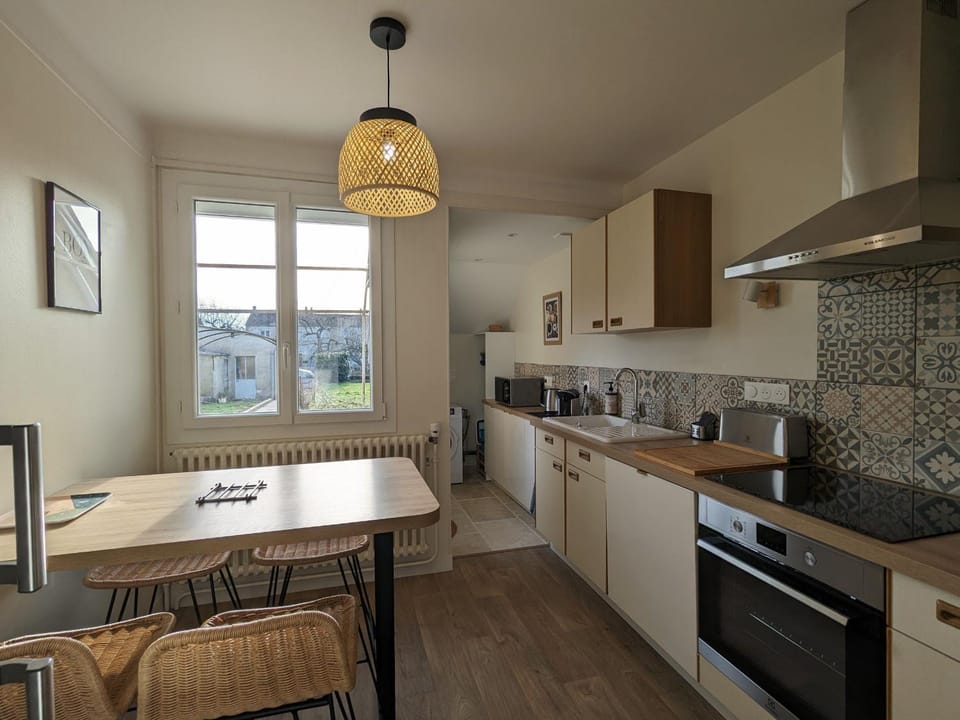 Maison rénovée avec jardin, proche du centre, pour 6 pers, Châteauroux - FR-1-591-578 House in Centre-Val de Loire