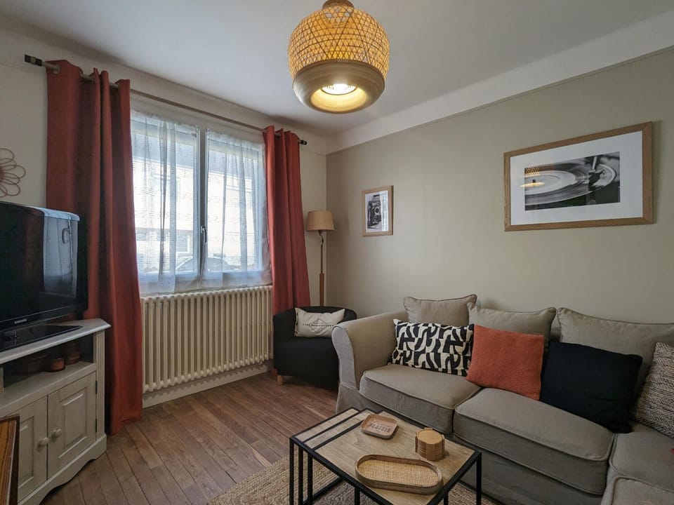 Maison rénovée avec jardin, proche du centre, pour 6 pers, Châteauroux - FR-1-591-578 House in Centre-Val de Loire