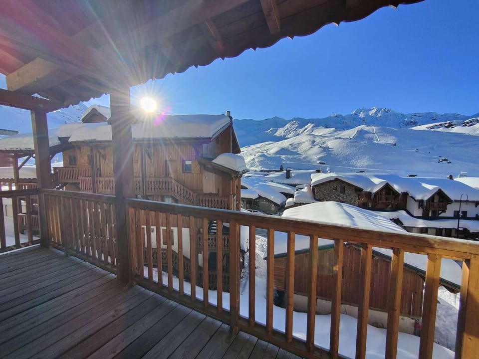 Chalet confortable à Val Thorens, 50m des pistes, 8 pers., cheminée, parking, local à skis Apartment in Les Allues