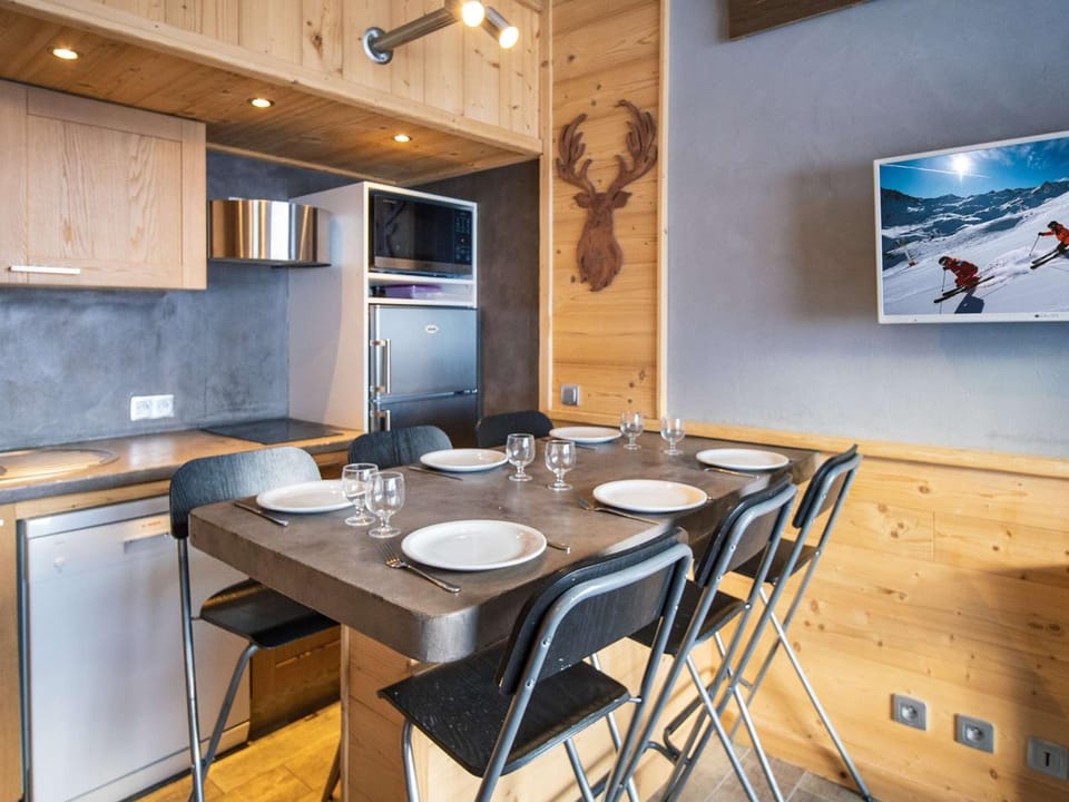 Appartement cosy rénové à Val Thorens - 4 personnes, balcon, proche pistes et commerces - FR-1-637-79 Apartment in Les Allues