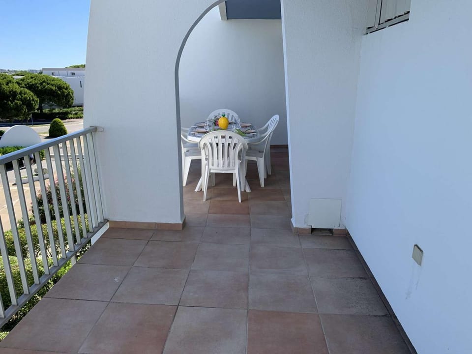 Appartement 2P+2 Cabines, Terrasse, Parking, 8 Pers - Port Camargue Cabin in Le Grau-du-Roi