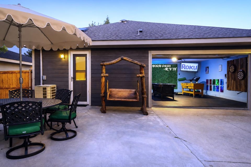 Property building, Patio, Game Room, Meals