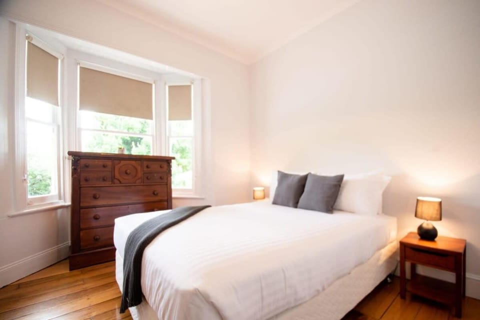 Minutes from the CBD Cafes and Cataract Gorge House in Launceston