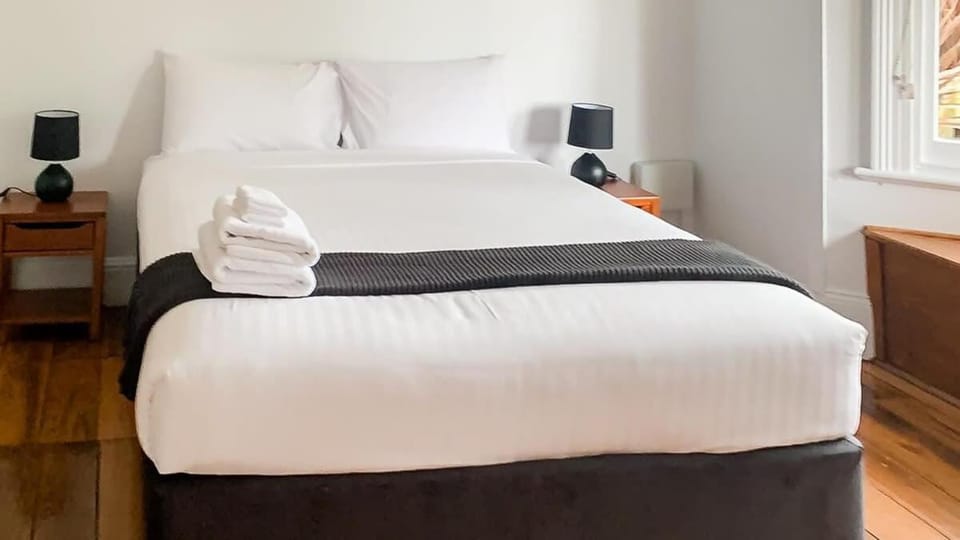 Minutes from the CBD Cafes and Cataract Gorge House in Launceston