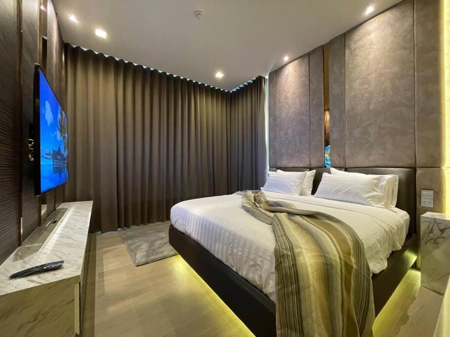 Ultimate Luxurious in Prime Bangkok Asoke Apartment in Bangkok