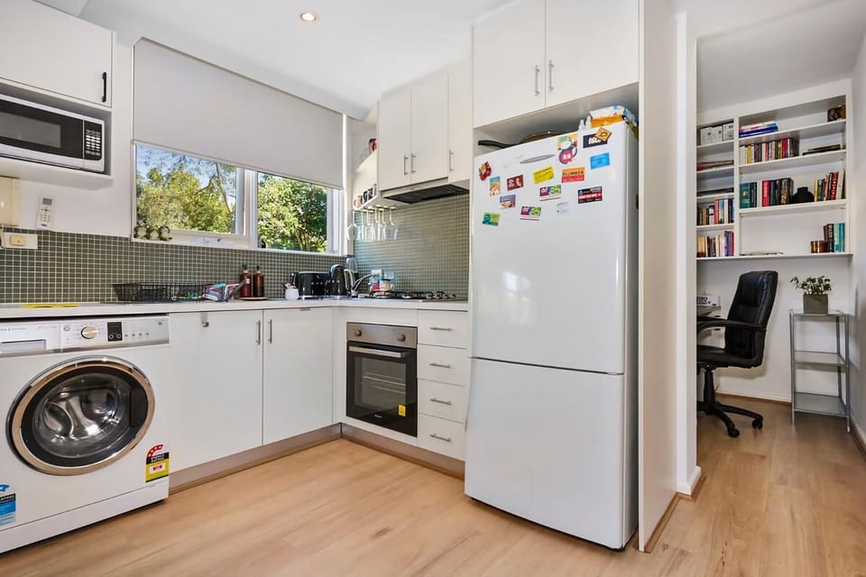 The Nest Elwood - Beachside Escape with Free Parking Apartment in Melbourne