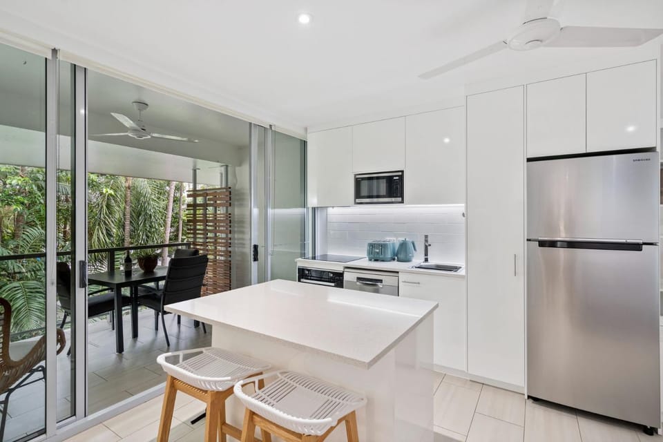 Kitchen or kitchenette, Dining area, minibar, pet friendly, stove, toaster