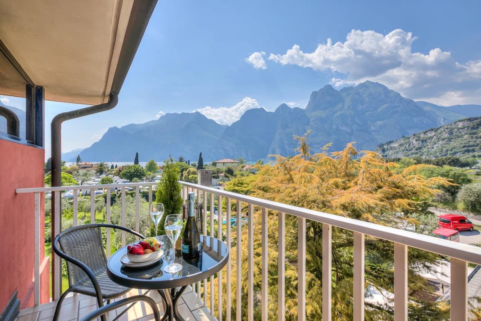 Balcony/Terrace, Mountain view