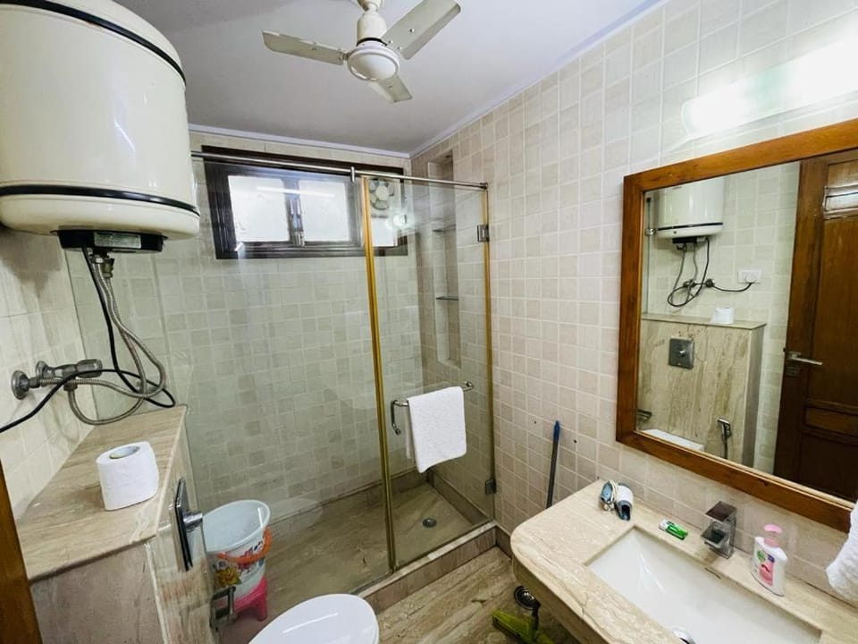 Divine India Service Apartment 4Bhk,D-36, Saket Apartment in New Delhi