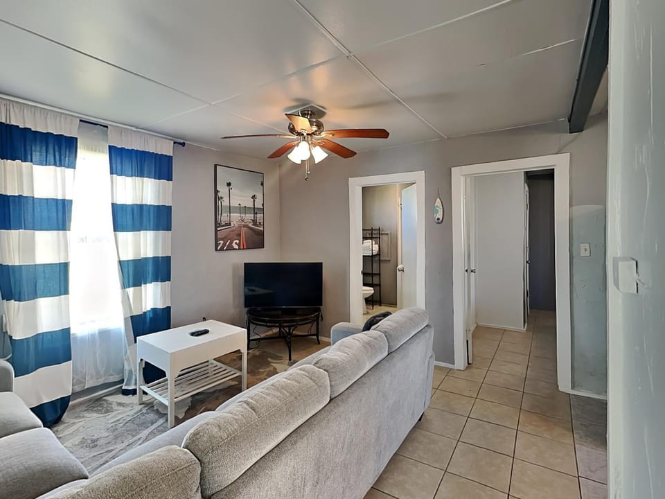 TV and multimedia, Living room, Seating area, furniture