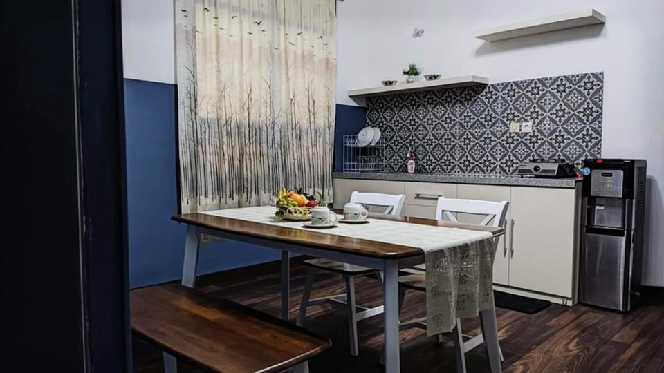 Kitchen or kitchenette, Dining area, kitchen