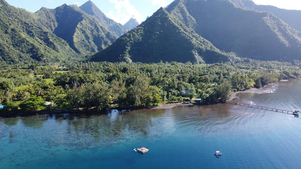 tahiti-bungalow at Teahupoo: beachfront with pountoon and mini pool House in Tahiti
