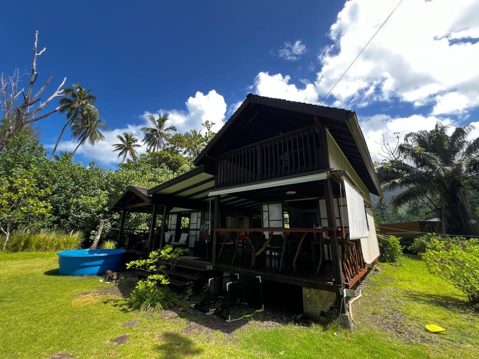 tahiti-bungalow at Teahupoo: beachfront with pountoon and mini pool House in Tahiti