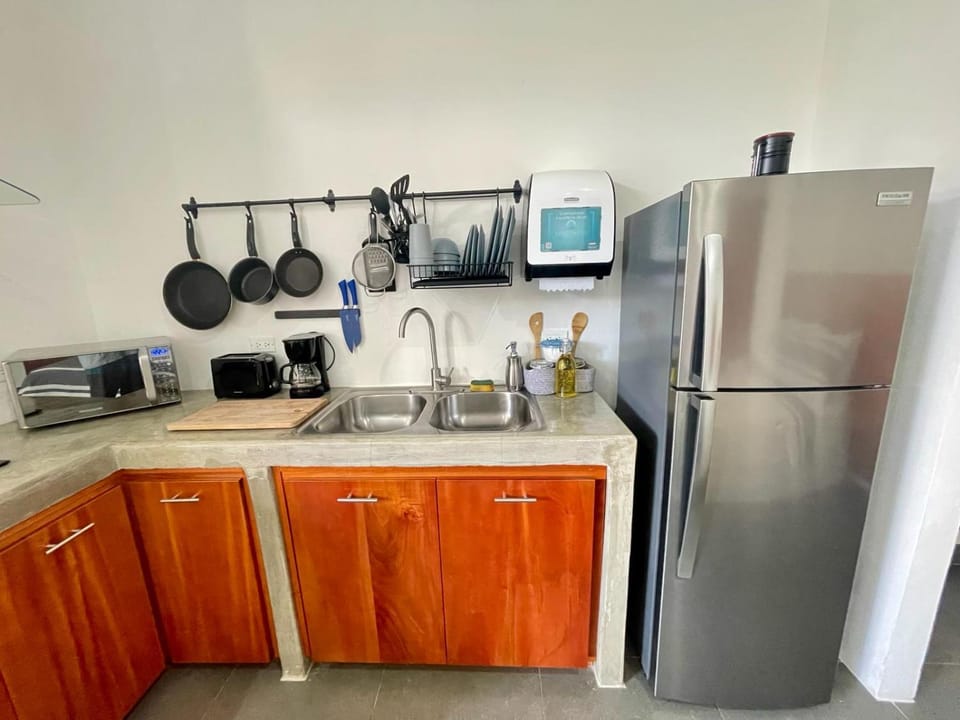 Kitchen or kitchenette, minibar, toaster