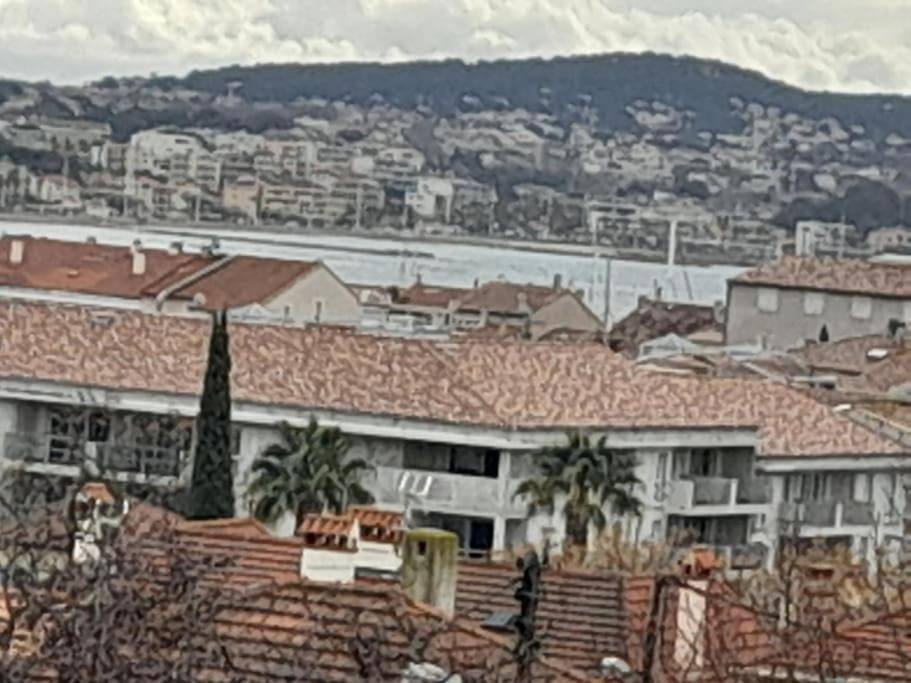 Cosy Studio 3mn de la mer Clim Parking Wifi Apartment in Sanary-sur-Mer