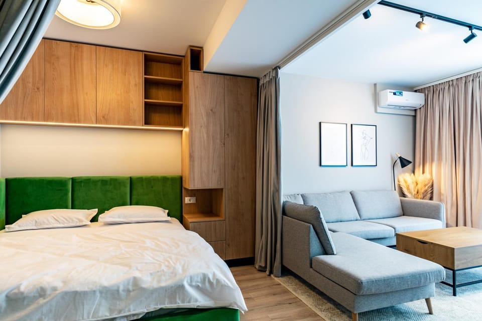 Seating area, Bedroom, wardrobe