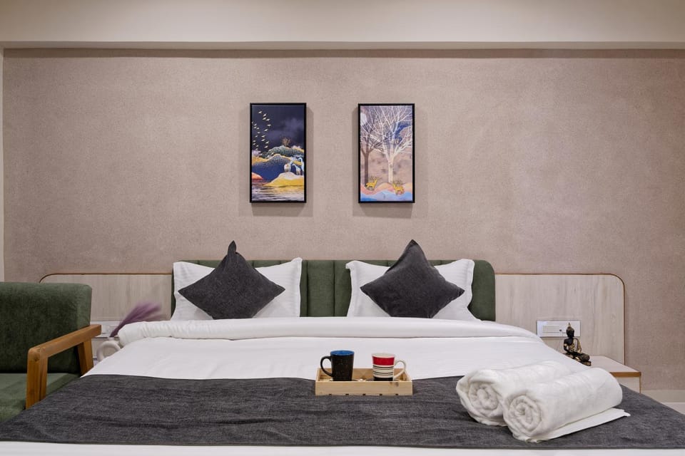 Bed, towels